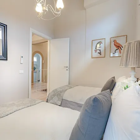 With A Romantic Terrace Apartman