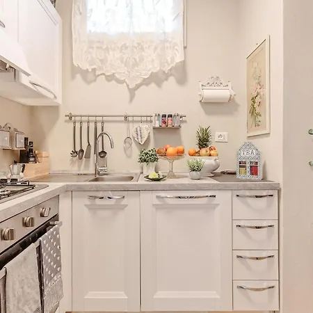 With A Romantic Terrace Apartament Lukka