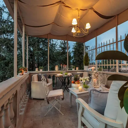 With A Romantic Terrace Apartman